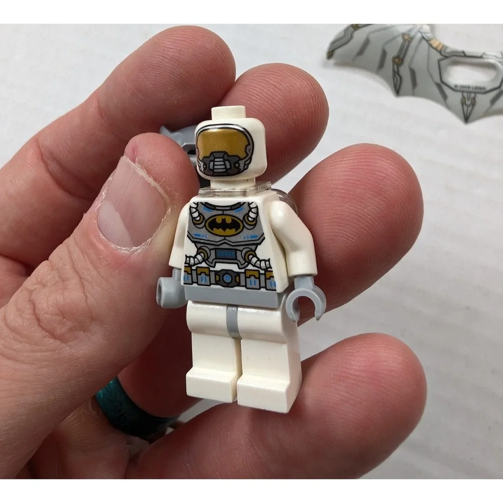 READ Lego 76025 Space Batman Minifigure w/Wings